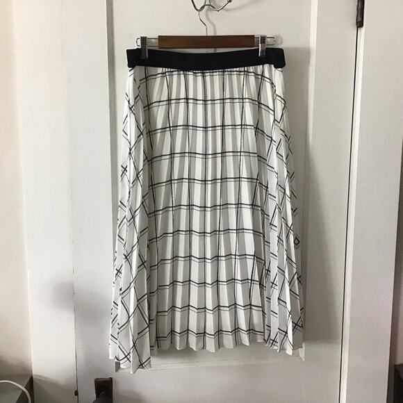C by One Window Pane Black & White Plaid Pleated Skirt - Picture 1 of 4
